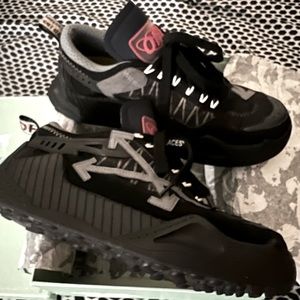 Off-White ODSY 1000 size 42 (US 9)